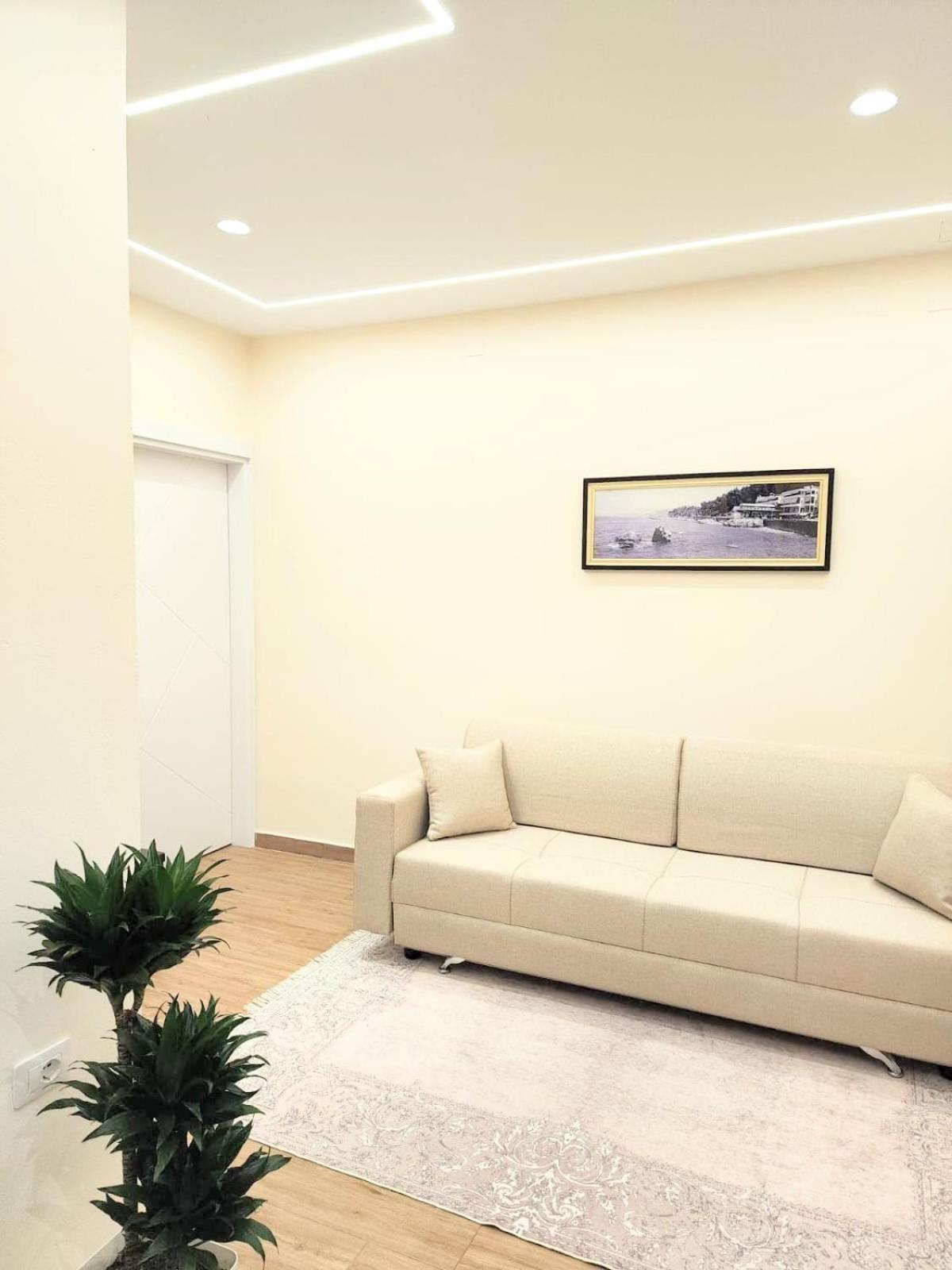 New Apartment Close To Sea And Downtown Vlore Bagian luar foto