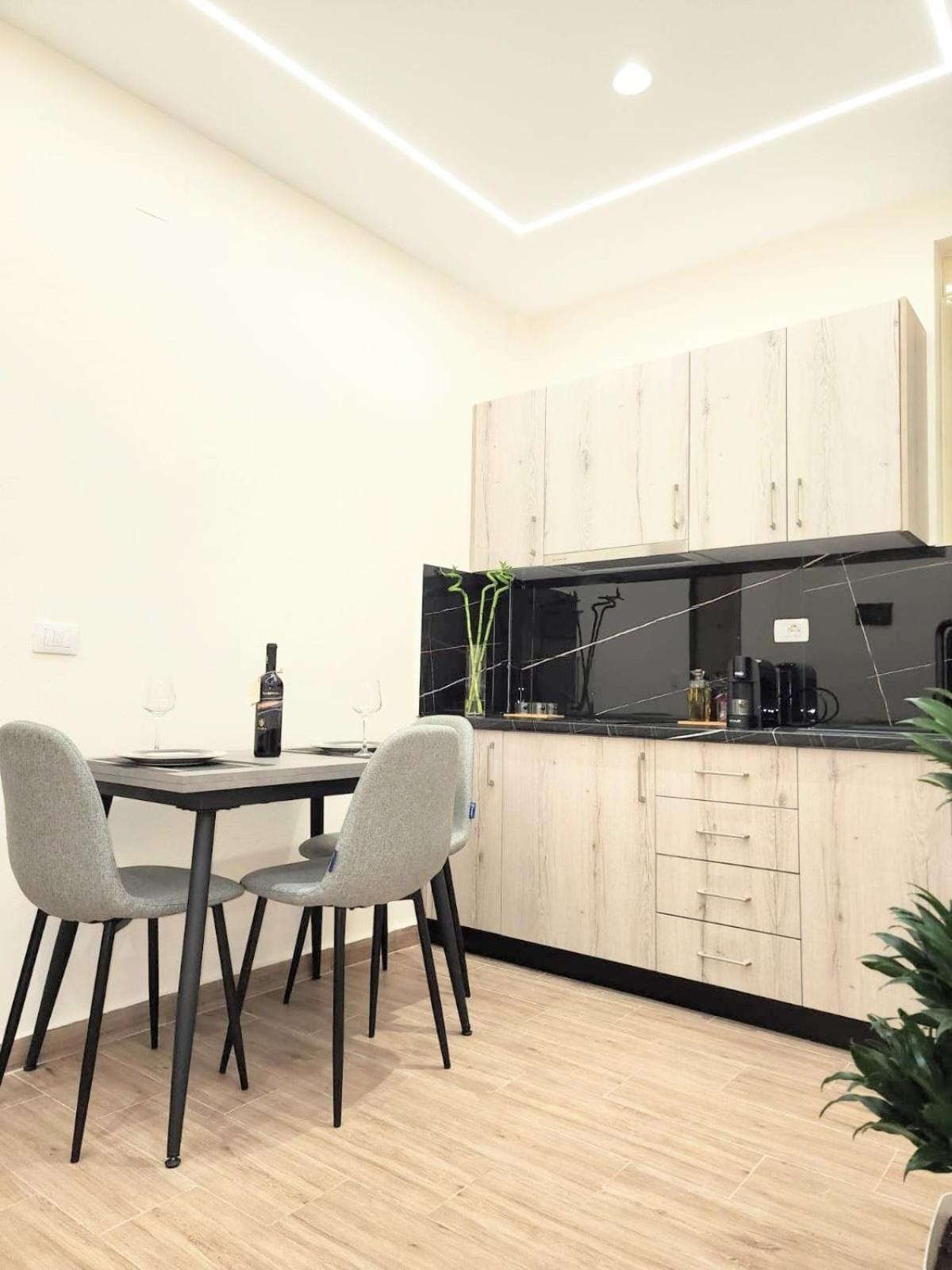 New Apartment Close To Sea And Downtown Vlore Bagian luar foto