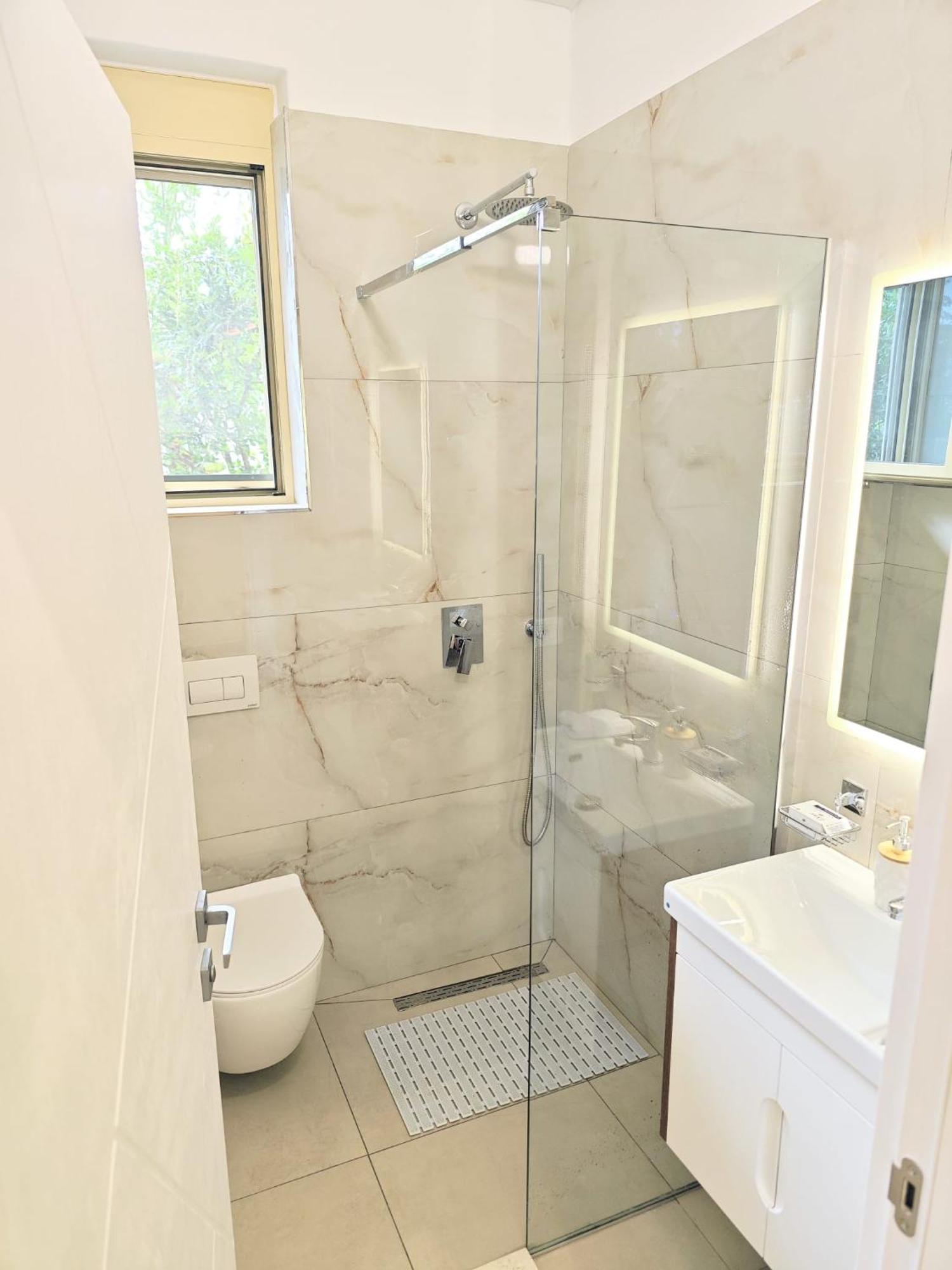 New Apartment Close To Sea And Downtown Vlore Bagian luar foto