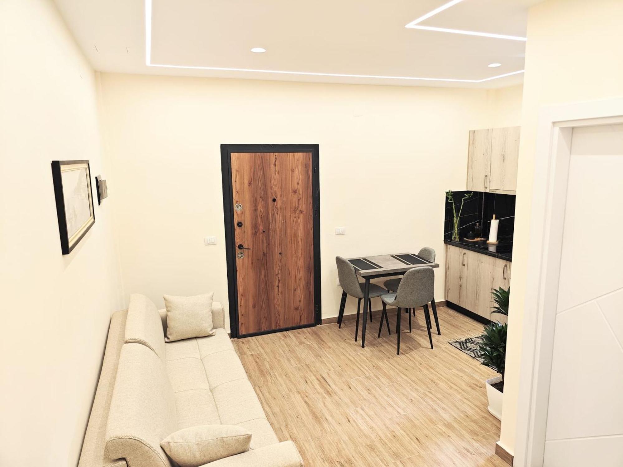 New Apartment Close To Sea And Downtown Vlore Bagian luar foto