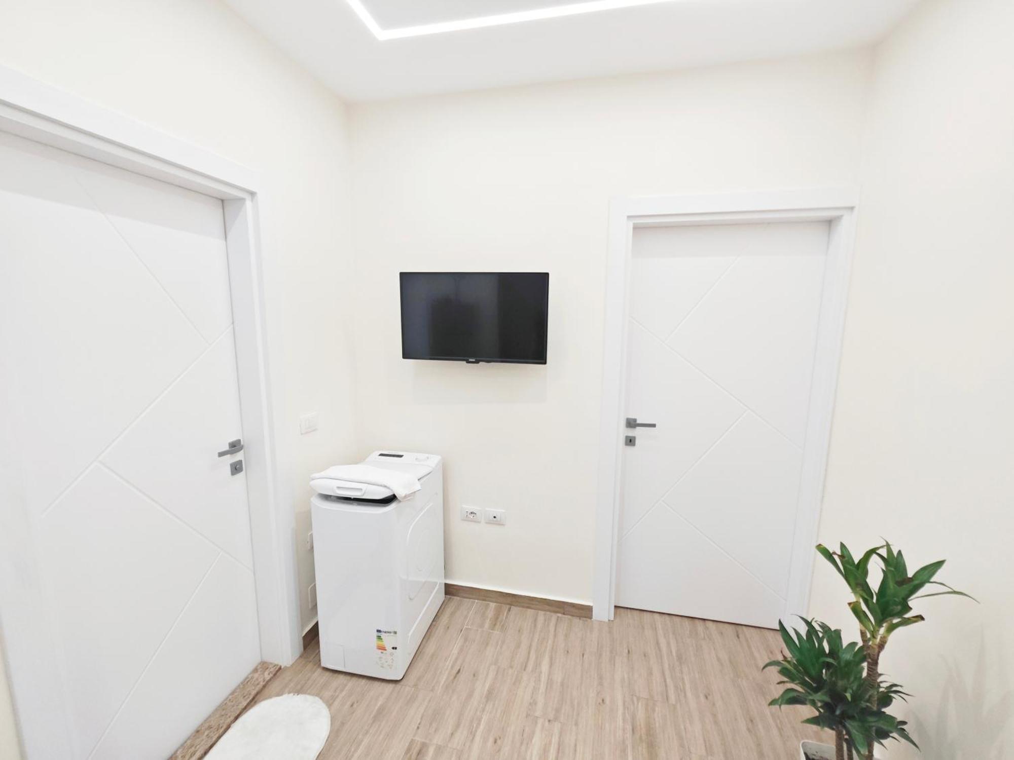 New Apartment Close To Sea And Downtown Vlore Bagian luar foto